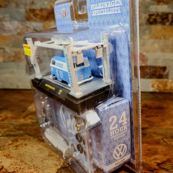 M2 Machines 1960 - V.W. - Delivery Van •  • 8- Yrs. - Up • 8,000 Pcs. WorldWide - Picture 2 of 5